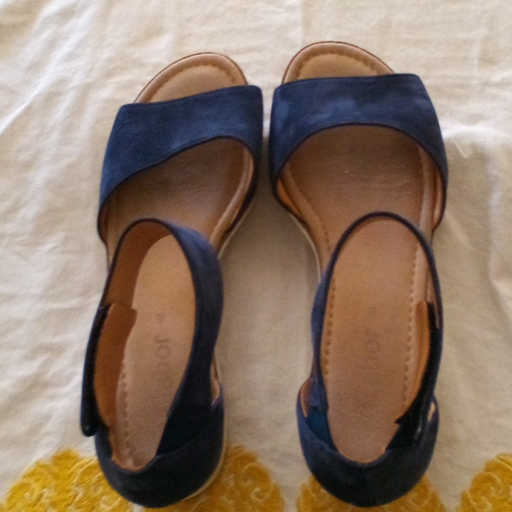 Sandals - Picture 5 of 6